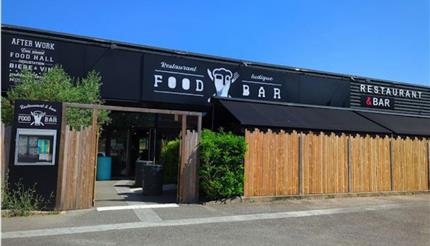 A VENDRE BAR BRASSERIE ZONE COMMERCIALE VILLE BORD DE MER